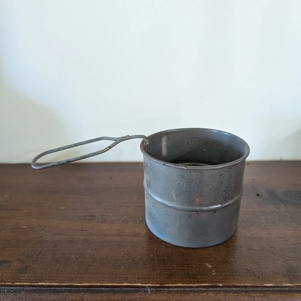 Classic Handheld Flour SifterThis traditional handheld flour sifter, as picture